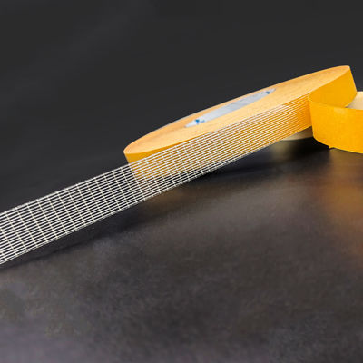 220mic 두께의 양면 유리 섬유 테이프, 45 lbs/in 인장 강도 및 산업용 ≥24시간 유지력